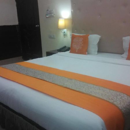 Lazeez Hotel New Delhi Exterior photo