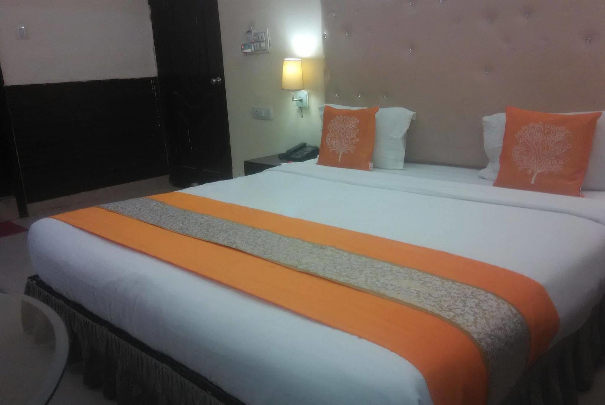 Lazeez Hotel New Delhi Exterior photo