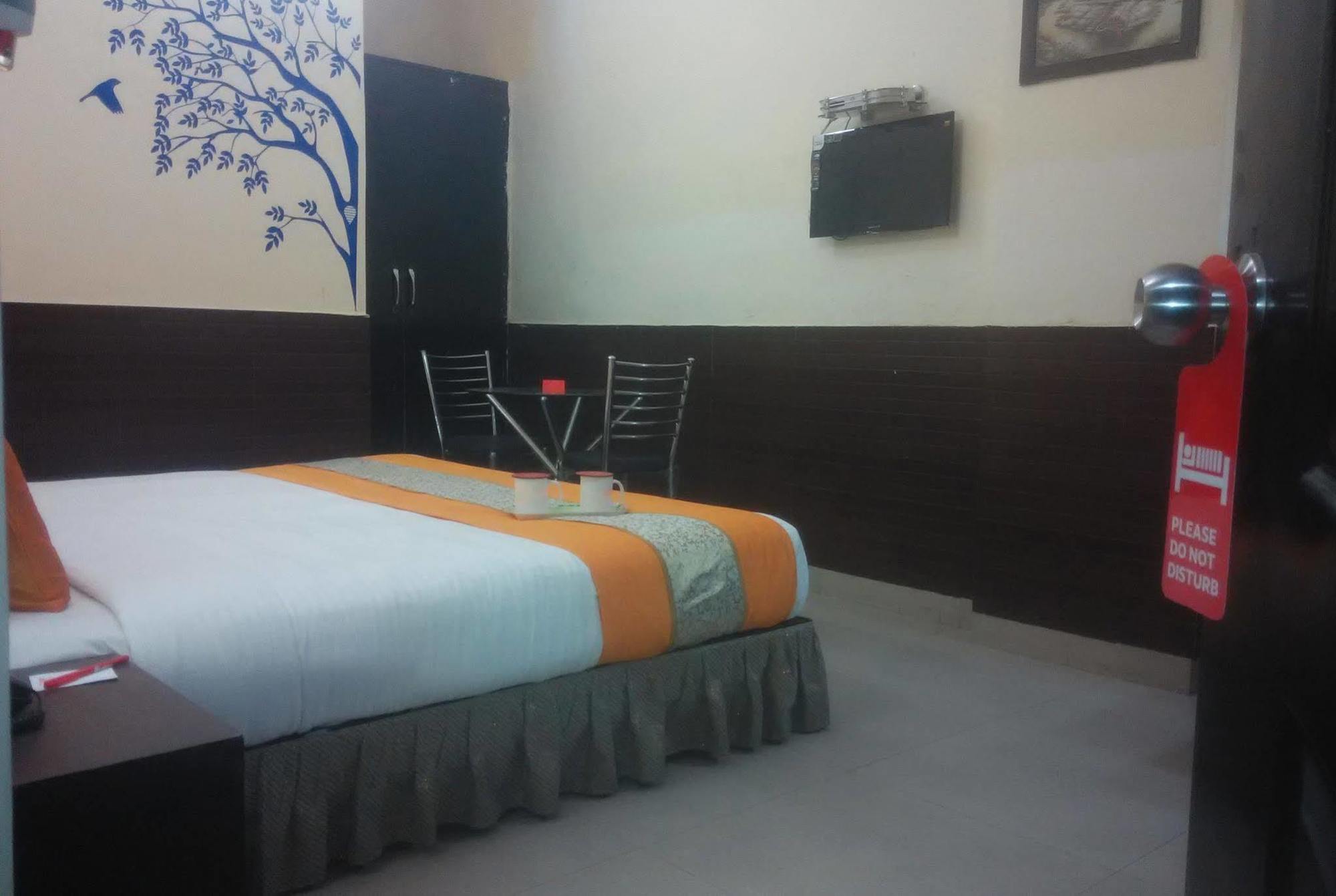 Lazeez Hotel New Delhi Exterior photo